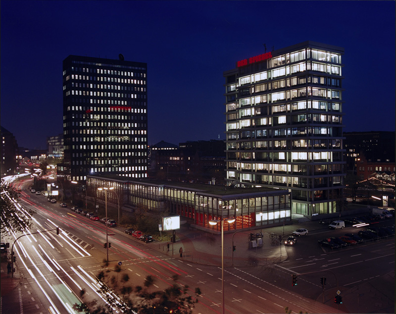 DER SPIEGELの本社はハンブルクにある。 
